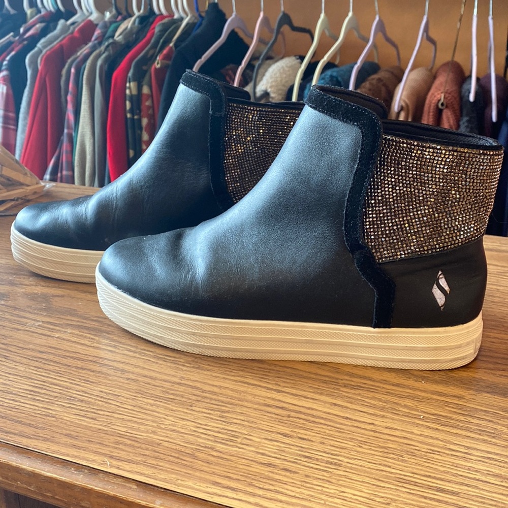 SKECHERS black bedazzled leathered sneakers size 9